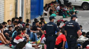Expulsados seis invasores tras agredir a guardias y utilizar DNI falsos en Ceuta