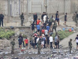Nueve inmigrantes ingresan en prisión tras la avalancha de Ceuta