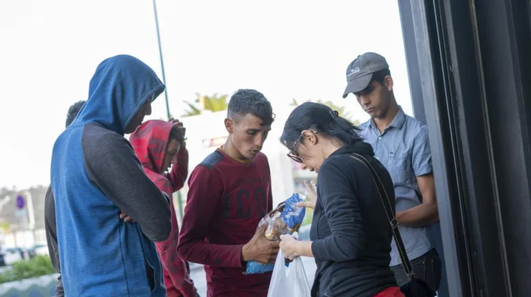 Ceuta acoge a cerca de 900 menores tras la llegada masiva de inmigrantes desde Marruecos